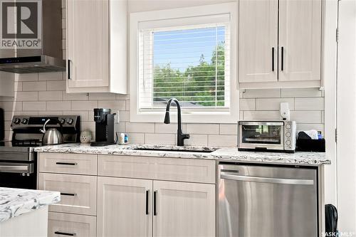 414A 109Th Street W, Saskatoon, SK - Indoor Photo Showing Kitchen With Upgraded Kitchen