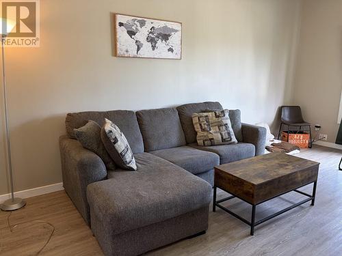 77 Hillside Dr S, Elliot Lake, ON - Indoor Photo Showing Living Room