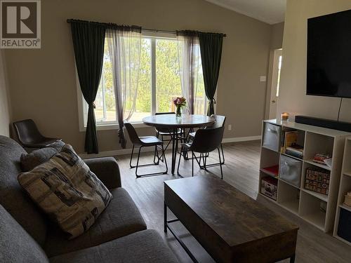 77 Hillside Dr S, Elliot Lake, ON - Indoor Photo Showing Living Room