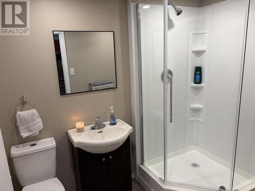 77 Hillside Dr S, Elliot Lake, ON - Indoor Photo Showing Bathroom