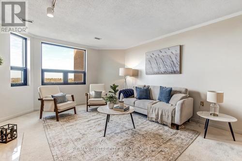 903 - 549 Ridout Street N, London East (East F), ON - Indoor Photo Showing Living Room