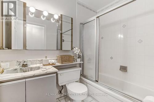 903 - 549 Ridout Street N, London East (East F), ON - Indoor Photo Showing Bathroom