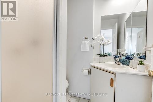 903 - 549 Ridout Street N, London East (East F), ON - Indoor Photo Showing Bathroom