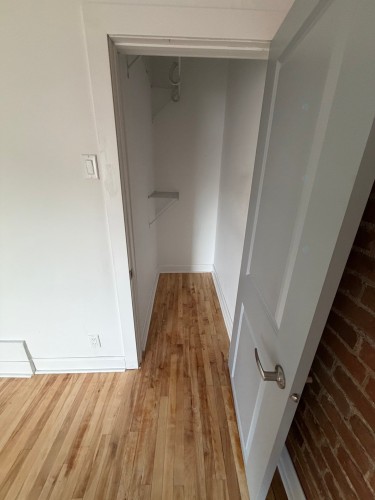 Closet - 6370 Av. Christophe-Colomb, Montréal (Rosemont/La Petite-Patrie), QC 