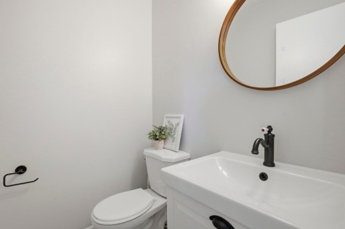 Powder room - 28 Av. D'Old Post Crescent, Pointe-Claire, QC 