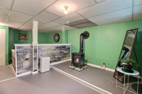 Family Room - 172 Rue Bolduc, Amos, QC 