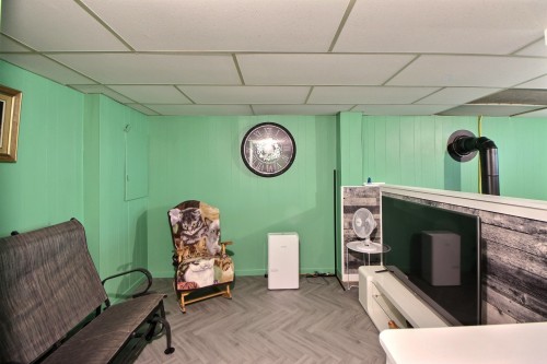 Family Room - 172 Rue Bolduc, Amos, QC 