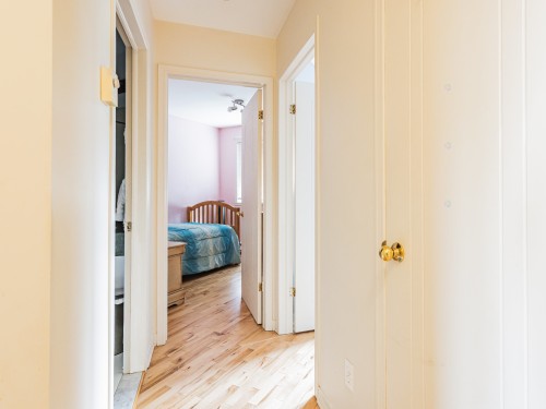 Corridor - 122 Rue Des Émeraudes, L'Île-Perrot, QC - Indoor Photo Showing Other Room