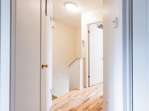 Corridor - 122 Rue Des Émeraudes, L'Île-Perrot, QC - Indoor Photo Showing Other Room