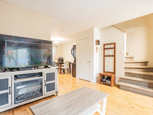 Salon - 122 Rue Des Émeraudes, L'Île-Perrot, QC - Indoor