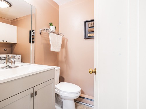 Salle d'eau - 122 Rue Des Émeraudes, L'Île-Perrot, QC - Indoor Photo Showing Bathroom