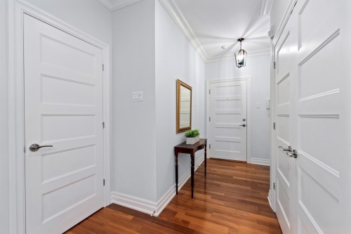 Mud Room - 5-452 Rue Main, Hudson, QC 
