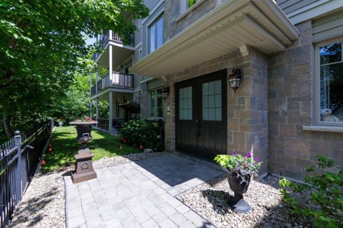 Entry - 5-452 Rue Main, Hudson, QC 