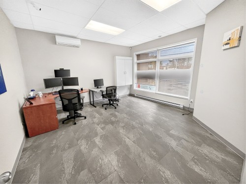 Bureau - 127 Boul. Des Bois-Francs S., Victoriaville, QC - Indoor
