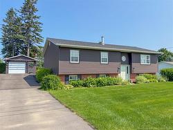 106 Bicentennial DR  Woodstock, NB E7M 6A7