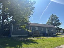 3 OAK Essex, ON N0R 1J0