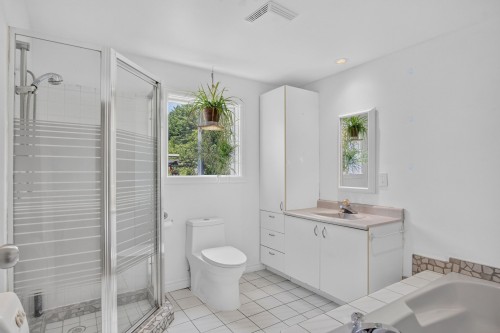 Salle de bains - 157 128E Avenue, Saint-Hippolyte, QC - Indoor Photo Showing Bathroom