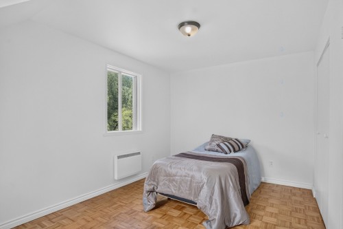 Chambre à coucher - 157 128E Avenue, Saint-Hippolyte, QC - Indoor Photo Showing Bedroom