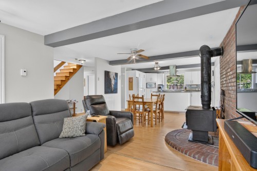Salon - 157 128E Avenue, Saint-Hippolyte, QC - Indoor Photo Showing Living Room