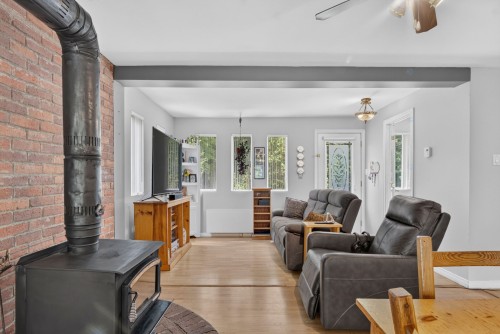 Salon - 157 128E Avenue, Saint-Hippolyte, QC - Indoor Photo Showing Living Room