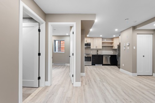 Salon - 15-6755 Rue Clark, Montréal (Rosemont/La Petite-Patrie), QC 