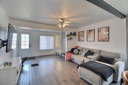 Salon - 258 15E Rue, Val-D'Or, QC - Indoor Photo Showing Living Room