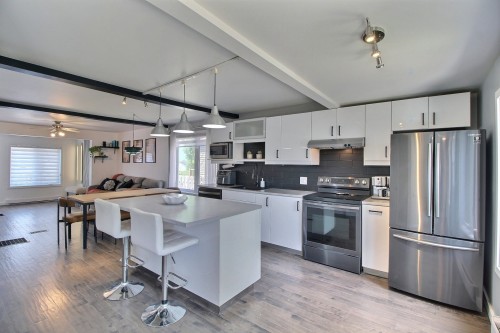 Vue d'ensemble - 258 15E Rue, Val-D'Or, QC - Indoor Photo Showing Kitchen