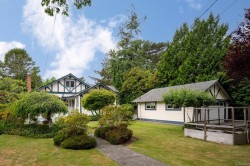 1036 Deal St Oak Bay, BC V8S 5G5