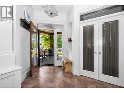 foyer with 10 ft ceiling - 
