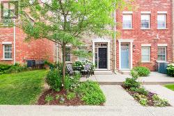 11 JOHN RUSSELL LANE  Kitchener, ON N2H 0B4