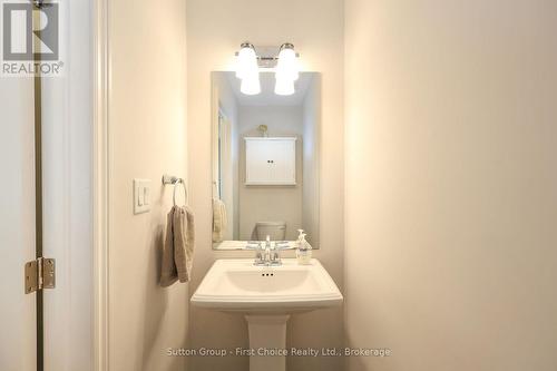 2-Piece Bath - 11 John Russell Lane, Kitchener, ON 