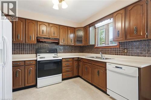 11 Tanera Crescent, St. Catharines, ON - Indoor Photo Showing Kitchen With Double Sink