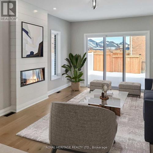 8 St Augustine Drive, Whitby, ON 