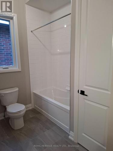 8 St Augustine Drive, Whitby, ON 