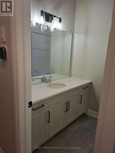 8 St Augustine Drive, Whitby, ON 