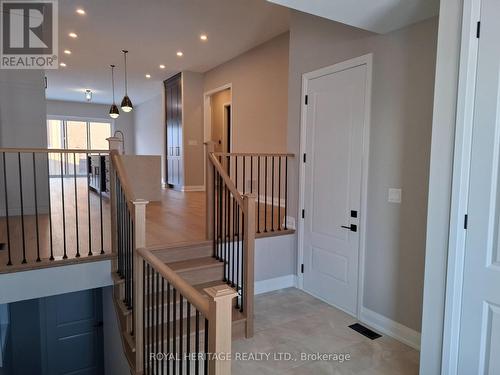 8 St Augustine Drive, Whitby, ON 