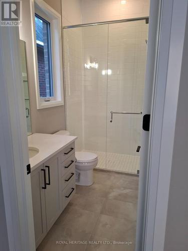 8 St Augustine Drive, Whitby, ON 