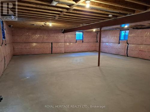 8 St Augustine Drive, Whitby, ON 