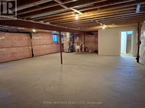8 St Augustine Drive, Whitby, ON 