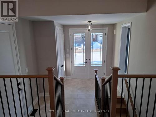 8 St Augustine Drive, Whitby, ON 