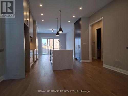 8 St Augustine Drive, Whitby, ON 
