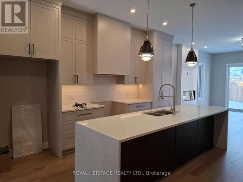 8 St Augustine Drive, Whitby, ON 