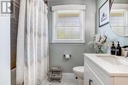 Main floor 4 pc bathroom - 