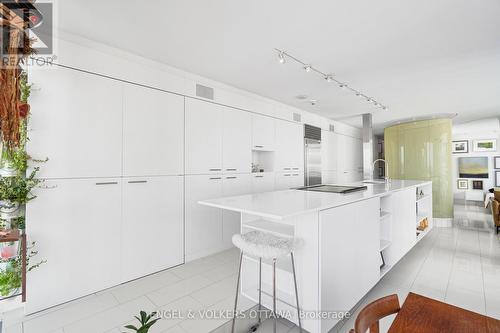 1710 - 324 Laurier Avenue W, Ottawa, ON 