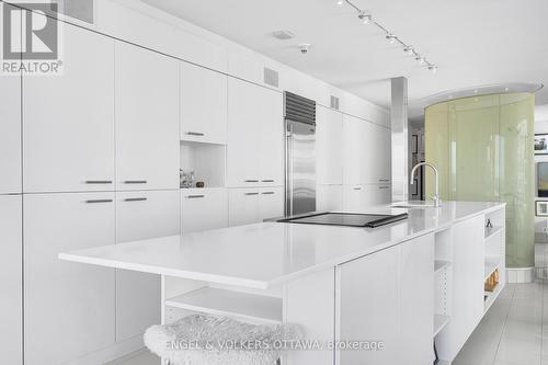 1710 - 324 Laurier Avenue W, Ottawa, ON 