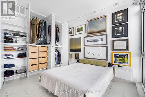 1710 - 324 Laurier Avenue W, Ottawa, ON 