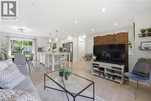 52 Grand Avenue, Caledonia, ON 