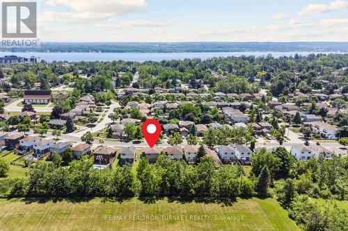 UPPER - 62 ARTHUR AVENUE , Barrie, Ontario L4M 6H5 2
