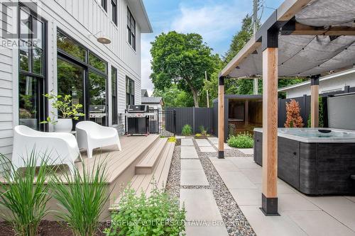 551 Hillcrest Avenue, Ottawa, ON 