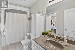 Apartment bathroom - 